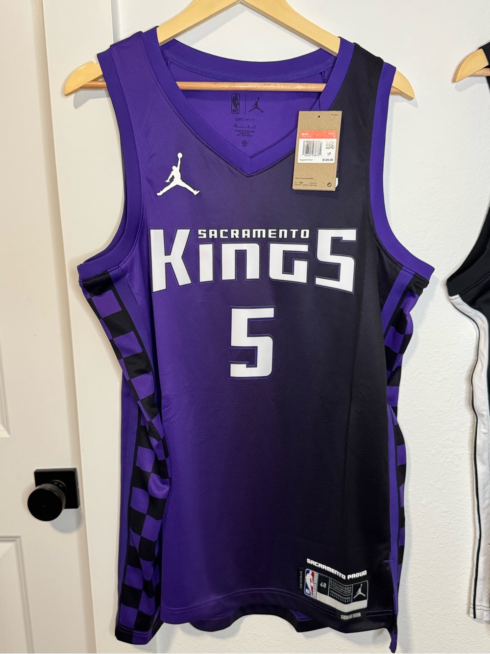 Jordan Sacramento Kings De'Aaron Fox Statement Edition Swingman Jersey Large NWT